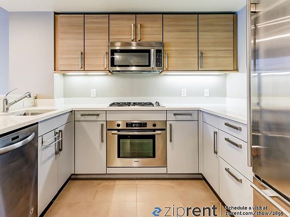 3rd image of 555 4th St Unit 921