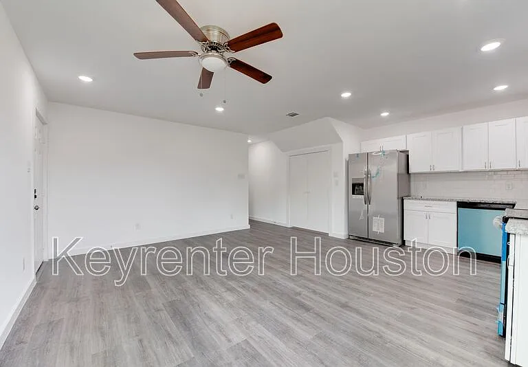 8126 Sterlingshire St #B — Photo 6
