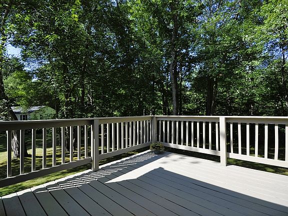 4th image of 87 Lorraine Dr