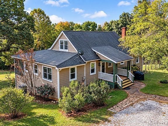 3rd image of 2707 Falling Rock Dr