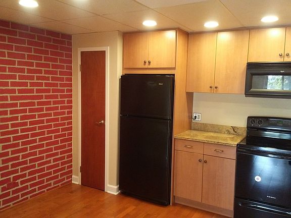 4th image of 3854 S Parkway Dr APT 3A
