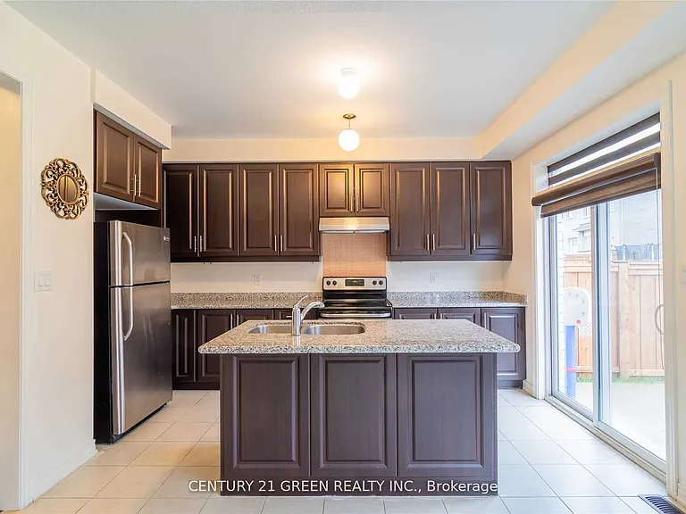 73 Thornbush Blvd — Photo 6