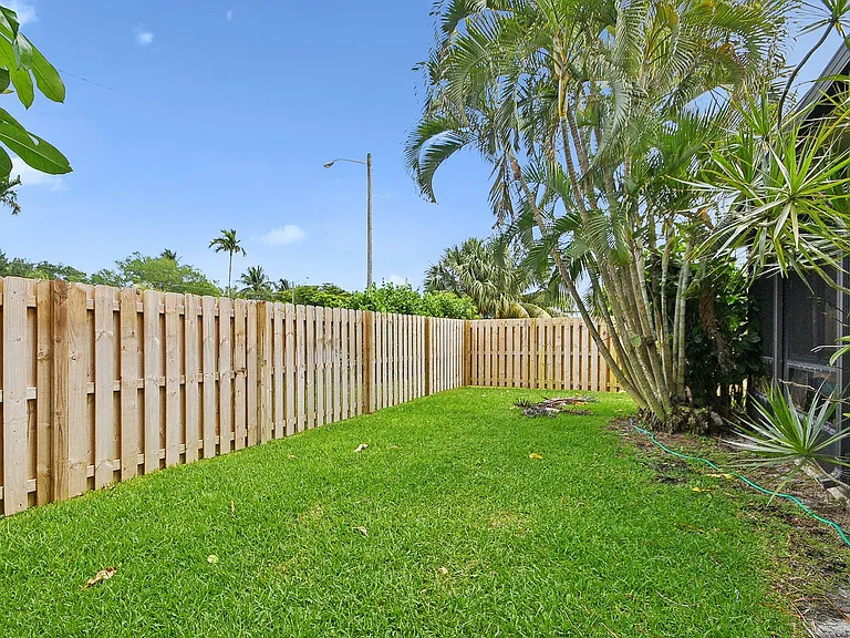 11063 Oakdale Rd — Photo 44