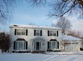 1230 Oak Ridge Cir, Barrington, IL 60010