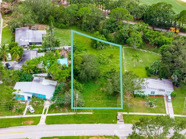 607 21st St SW, Vero Beach, FL 32962