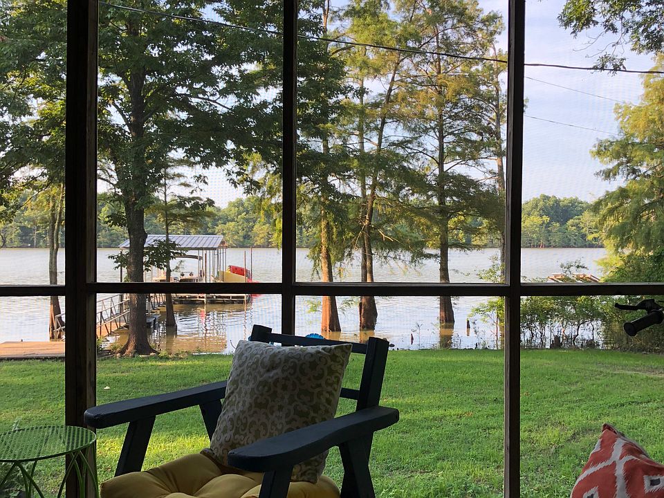 1st image of 878 Lake Dr