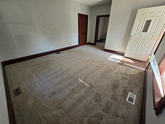 4th image of 96 S Heath Ln
