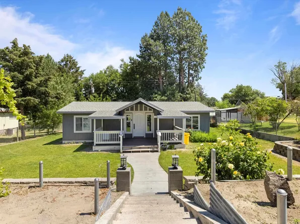 892 N 62nd Ave, West Richland, WA 99353