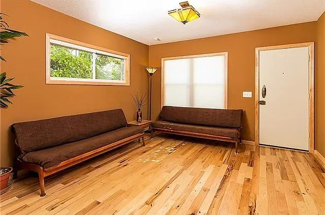 3 bed, 1142 sqft, $2,100 — Photo 2