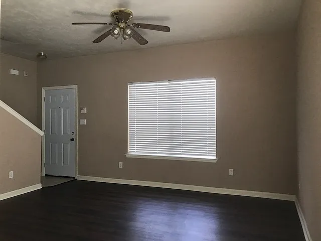 3 bed, 1216 sqft, $1,350 — Photo 2