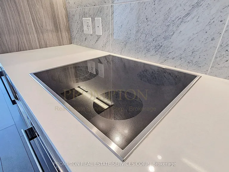 95 McMahon Dr #1109 — Photo 17