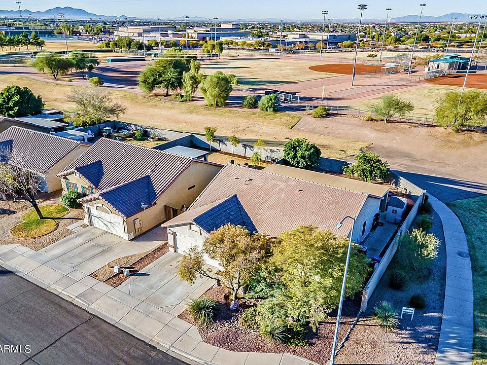1st image of 640 S Chatsworth