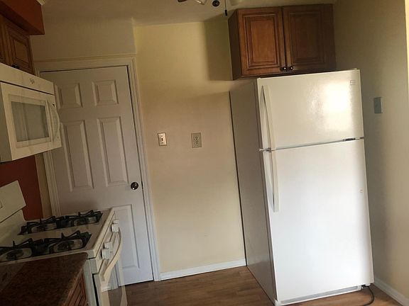 4th image of 305 E Edgewood Ave #A