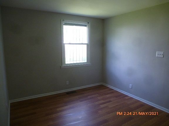 4th image of 22149 Shirley Ave