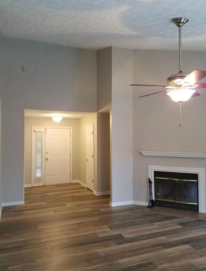 3 bed, 2.0 bath, 1452 sqft, $2,600 — Photo 3