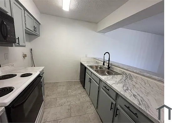 9813 Walnut St #302 — Photo 3