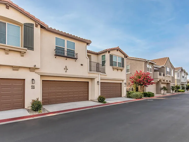 Parador Townhomes — Photo 19