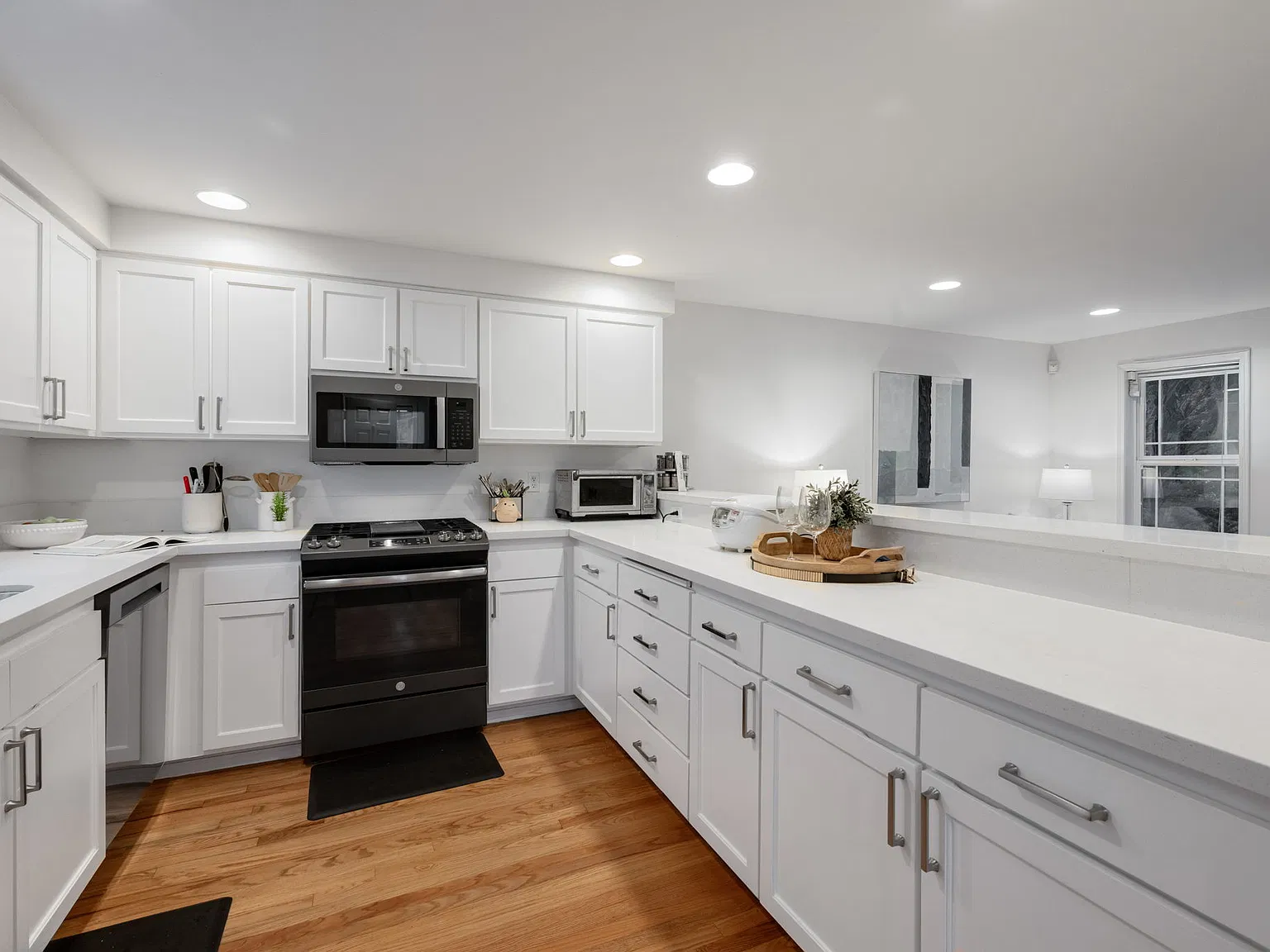 2 bed, 1124 sqft, $2,800 — Photo 3