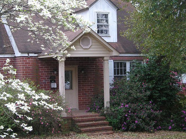 2nd image of 905 East Ave