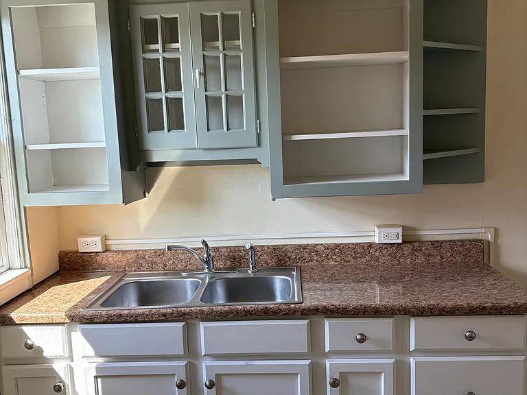 385 Lawson Ave #2 — Photo 3