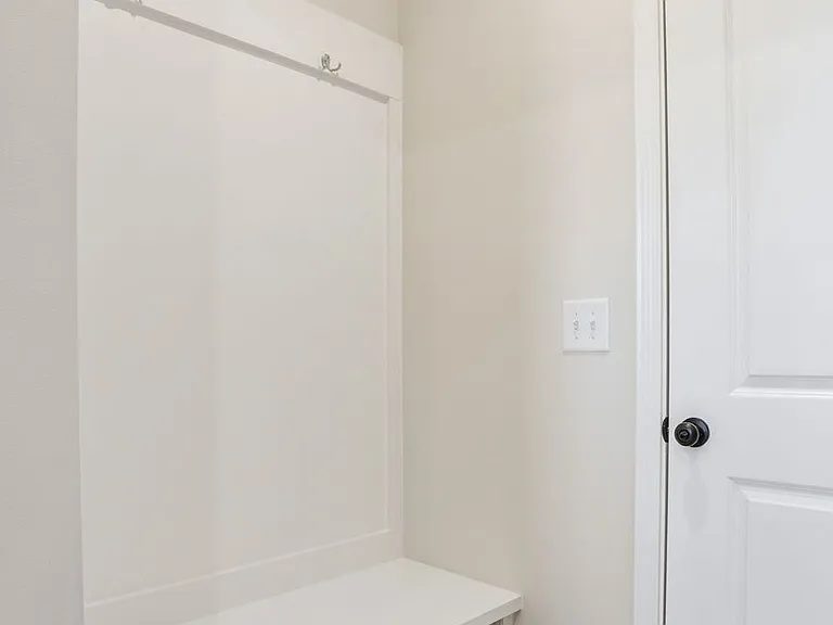 142 Henley St — Photo 12