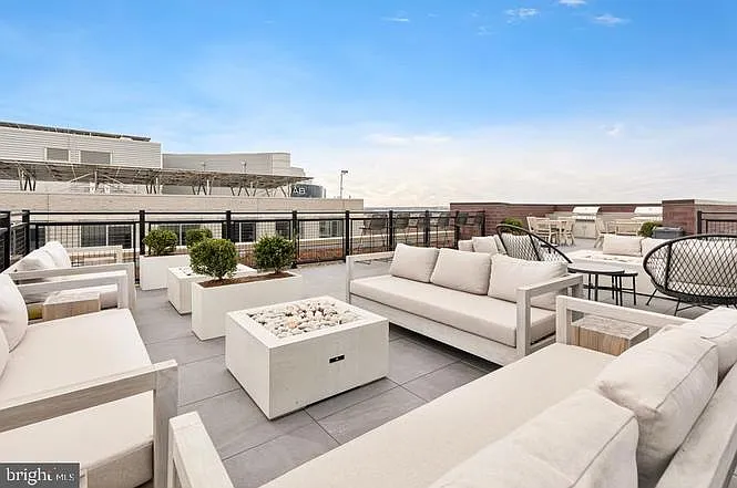 2 bed, 775 sqft, $3,000 — Photo 3