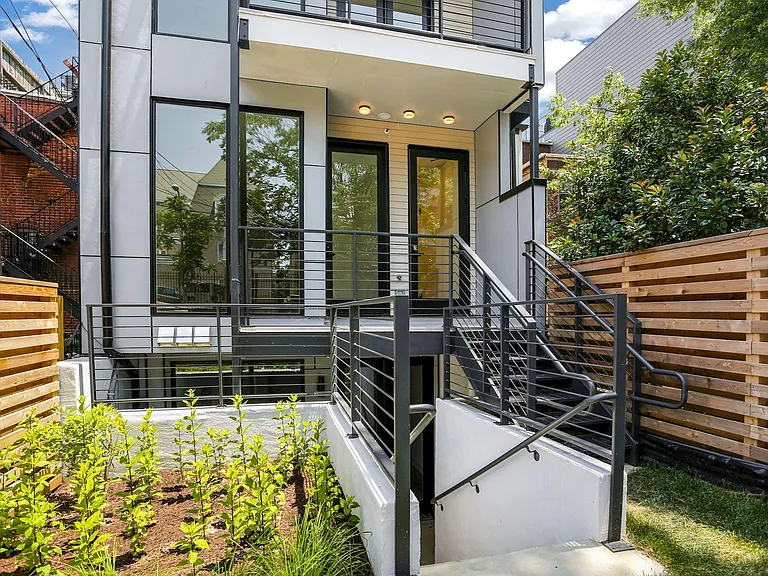 2566 University Pl NW #202 — Photo 12