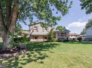 24 Cardinal Dr, Hanover, PA 17331