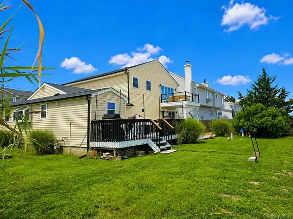 2706 Peconic Avenue, Seaford, NY 11783