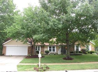 1439 Redwood Forest Dr, Ballwin, MO 63021