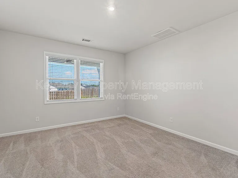 651 Manitou Cir — Photo 11