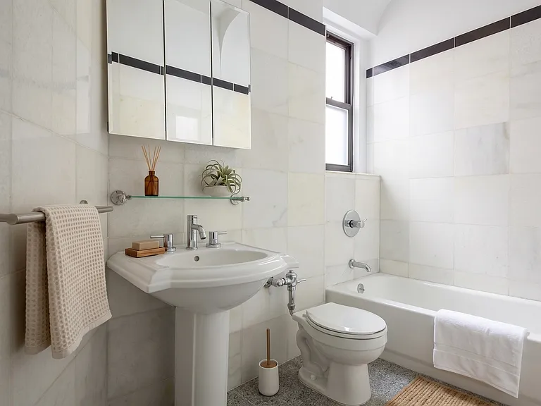 90 Thompson St #C1 — Photo 5