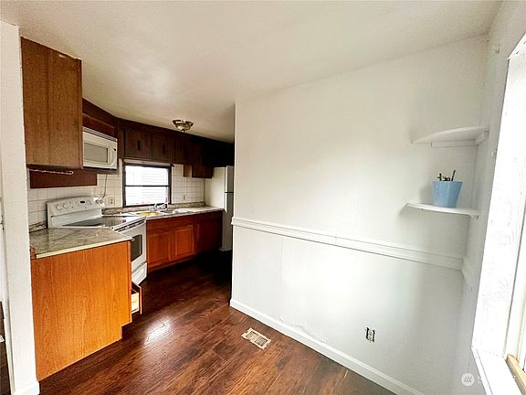 4th image of 827 West Valley Highway, #50