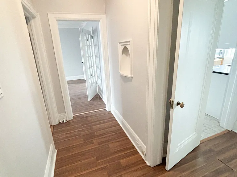 20 Roselawn Ave #11 — Photo 2