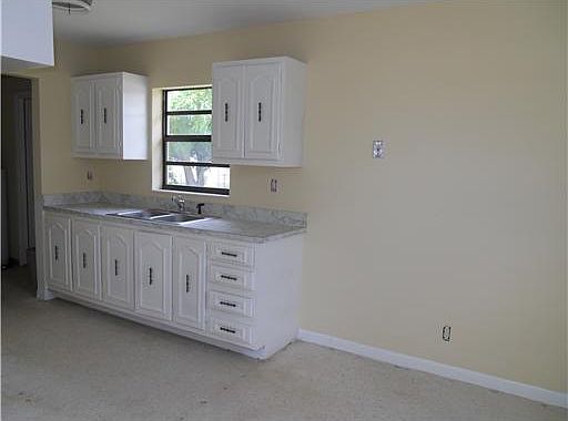 3rd image of 325 Springfield Dr