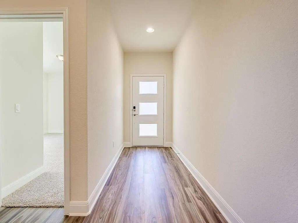 4 bed, 3.0 bath, 2403 sqft, $2,590 — Photo 3