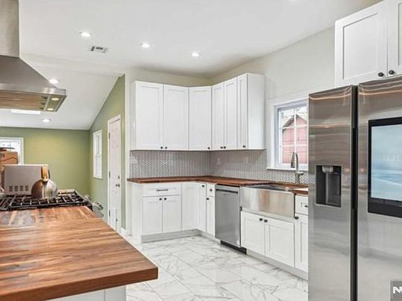 5th image of 103 Poplar St