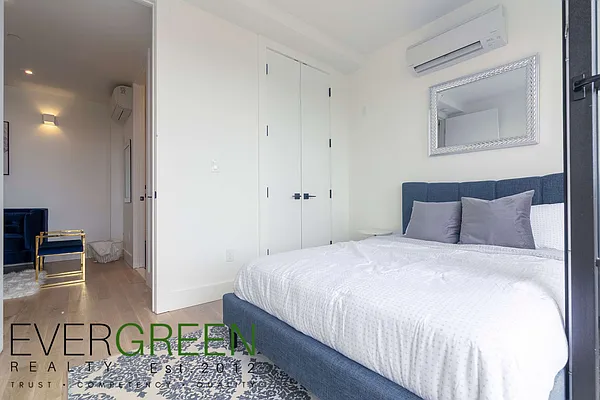 Rented by Evergreen Apartments BK | media 9