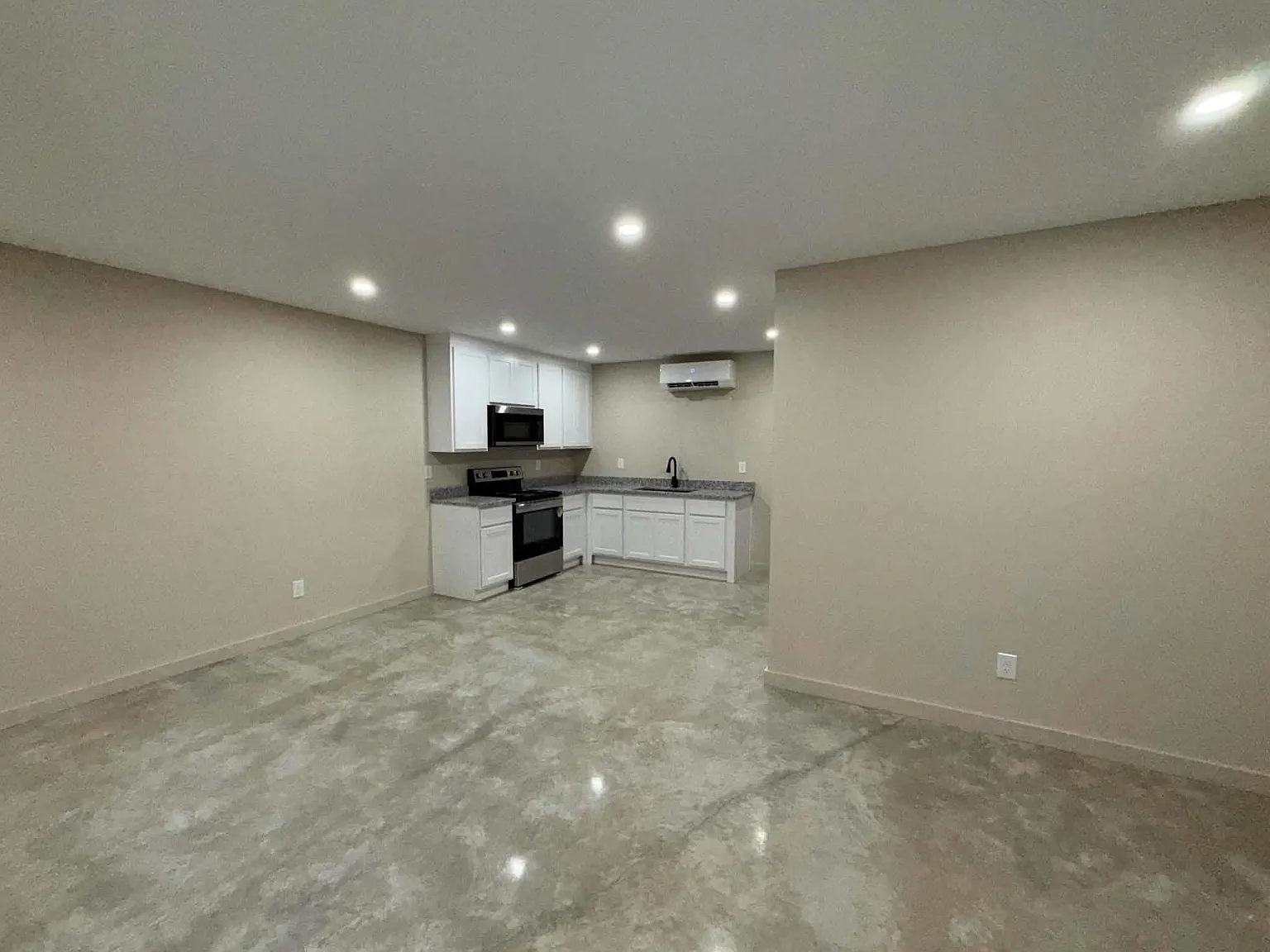 1 bed, 700 sqft, $1,100 — Photo 3