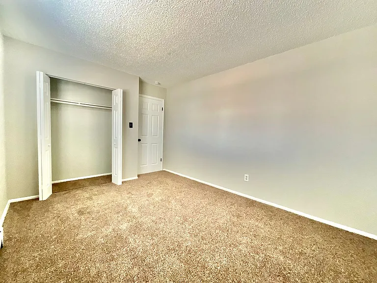 Westwind Apartments — Photo 25