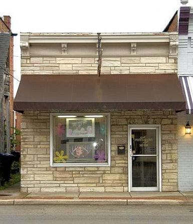 1st image of 220 W Main St