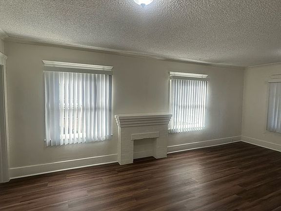 3rd image of 292-298 N Gaviota Ave #292