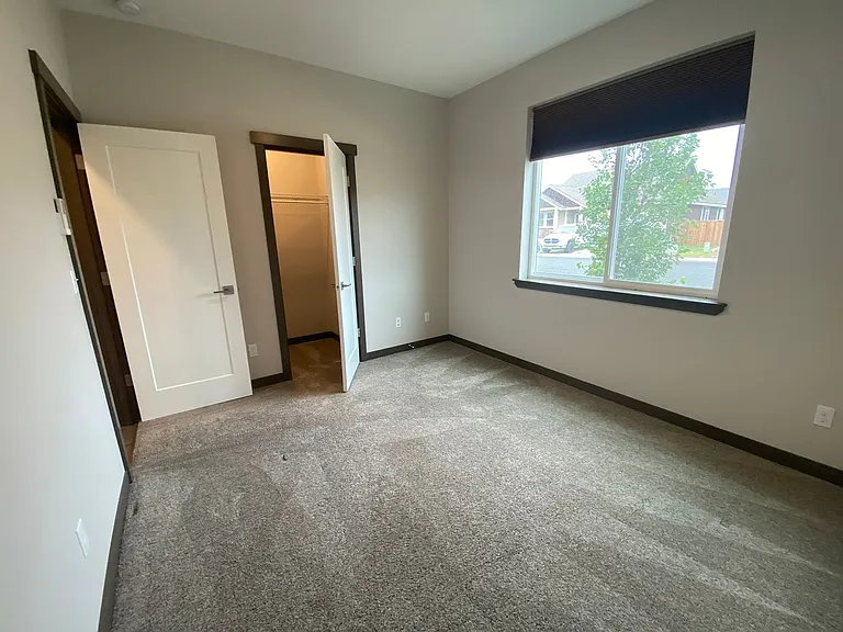 108 W Greenfield Ave — Photo 33