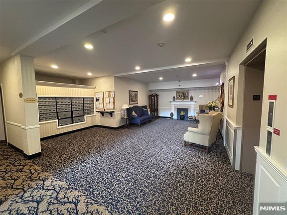 3rd image of 7401 Richmond Rd