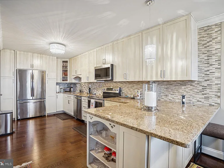 8350 Greensboro Dr #920 — Photo 10
