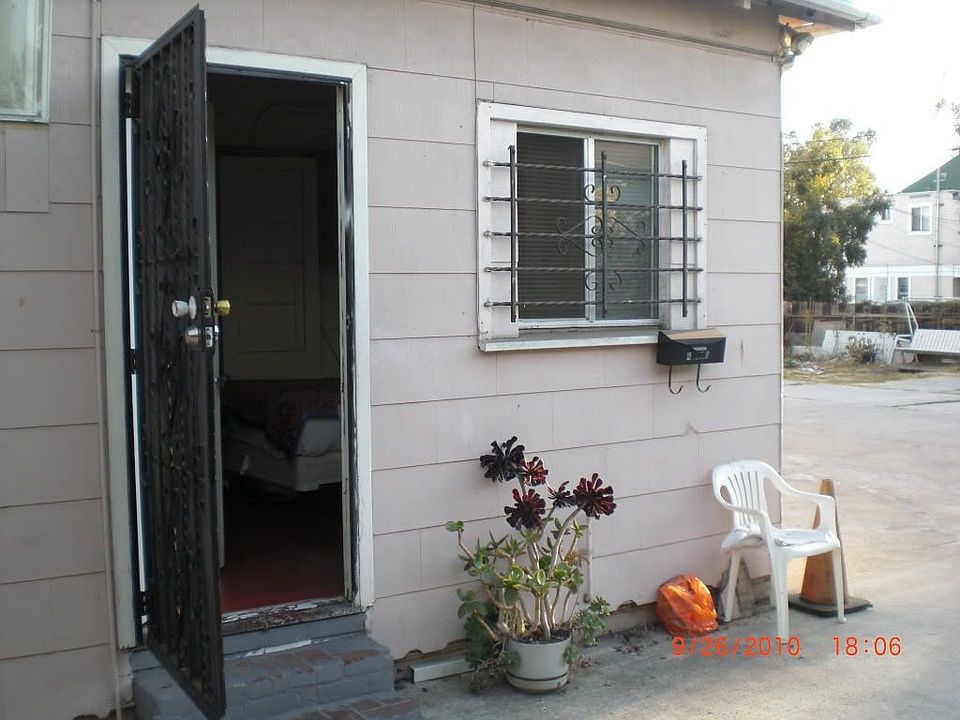 2nd image of 1209 Arapahoe St