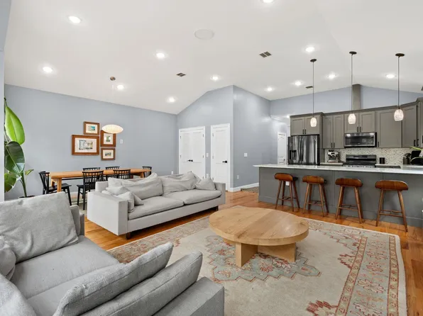 455 Mallory Avenue image 1 of 28
