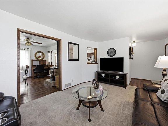 5th image of 9045 West Rochelle AVENUE