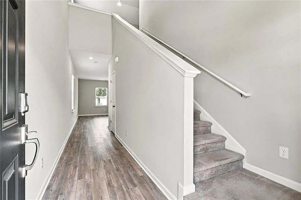 4 bed, 2.5 bath, 1900 sqft, $2,000 — Photo 3