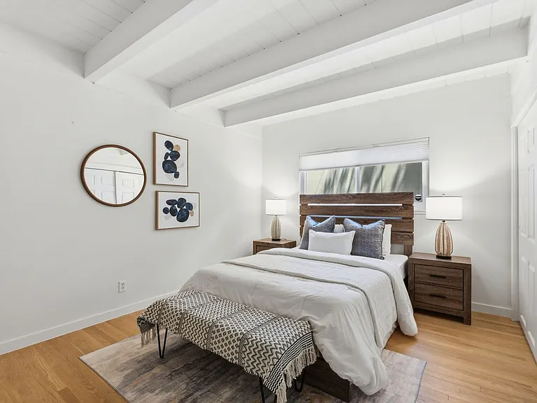 2323 Mastlands Dr — Photo 16